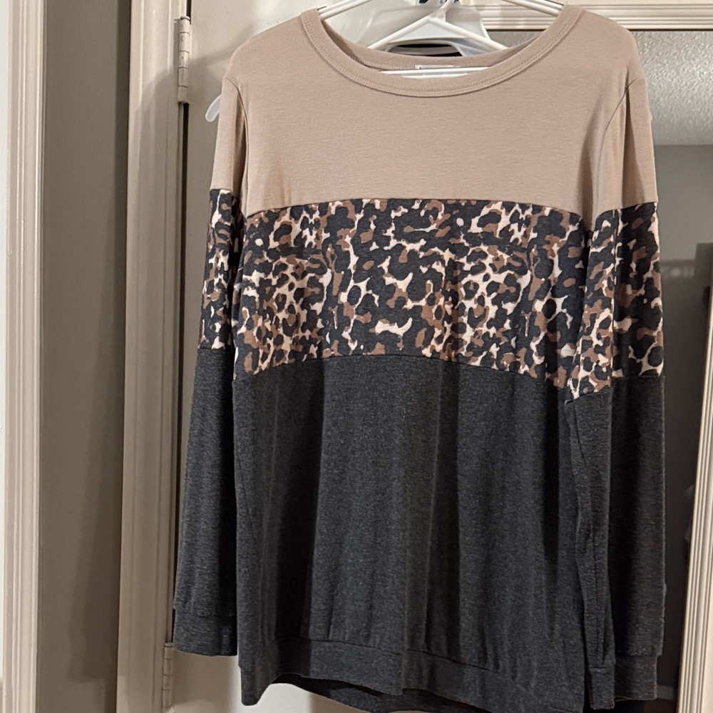 Leopard Colorblock Pullover Sweatshirt in Beige & Charcoal